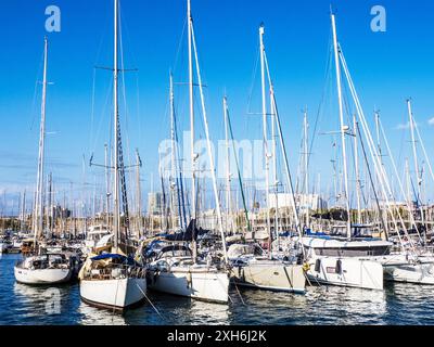 Bateaux dans la marina de Port Vell à Barcelone, Espagne Banque D'Images