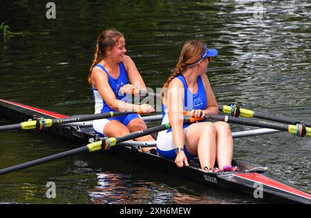 Ladies pars sculling équipe après course. Banque D'Images