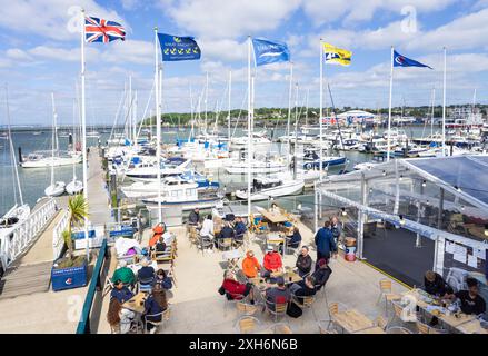 Cowes Isle of Wight Cowes Yacht Haven Marina pour les marins et les plaisanciers au large des yachts amarrés à Cowes Harbour Isle of Wight Angleterre Royaume-Uni Banque D'Images