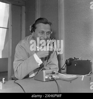 Coupe du monde de football 1958 en Suède. Le journaliste sportif Rudi Michel en mission. 08.06.1958. [traduction automatique] Banque D'Images