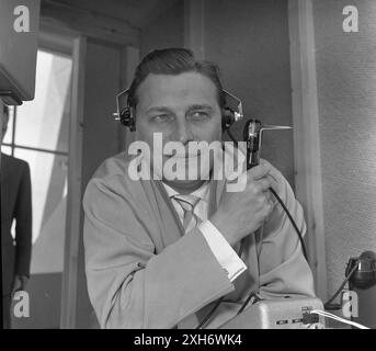 Coupe du monde de football 1958 en Suède. Le journaliste sportif Rudi Michel en mission. 08.06.1958. [traduction automatique] Banque D'Images