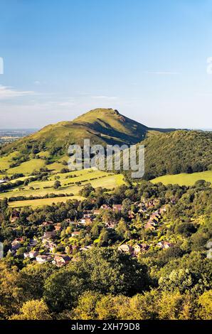 Ragleth au nord de la colline village Church Stretton, Shropshire, Angleterre pour le fer Agehill fort sur le dessus de la CAER Caradoc Banque D'Images