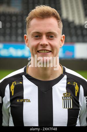 Charleroi, Belgique. 12 juillet 2024. Zan Rogelj de Charleroi pose pour un portrait lors de la séance photo de la saison 2024-2025 de l'équipe belge de la Jupiler Pro League Sporting Charleroi, vendredi 12 juillet 2024 à Charleroi. BELGA PHOTO VIRGINIE LEFOUR crédit : Belga News Agency/Alamy Live News Banque D'Images