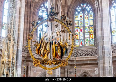 Salutation de l'Ange, sculpture de la Renaissance allemande, (1517-1518) par Veit Stoss en l'église Lawrence. Nuremberg, Bavière, Allemagne. Banque D'Images