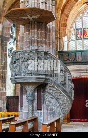 Chaire, église Lawrence (Lorenzkirche) à Nuremberg, Bavière, Allemagne. L'église gothique appartient à l'église évangélique luthérienne de Bavière. Banque D'Images