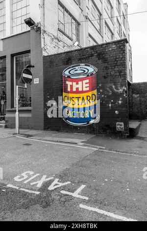 Art mural Graffiti sur un mur près de la Custard Factory à Digbeth Birmingham Banque D'Images