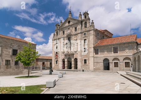 Espagne, Castille-et-Léon, Avila, Basilique de Santa Teresa de Avila construit sur la maison dans laquelle elle est née. Banque D'Images