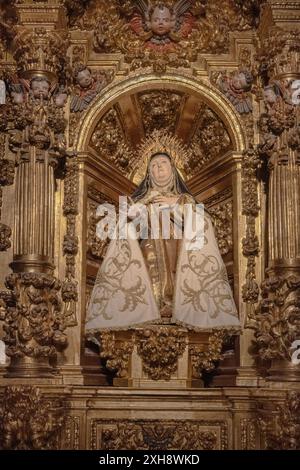 Espagne, Castille et Léon, Avila, Basilique de Santa Teresa, statue du saint à l'intérieur de la basilique. Banque D'Images