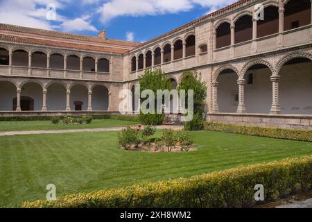 Espagne, Castille-et-Léon, Avila, Real Monasterio de Santo Tomás ou Monastère Royal de Saint Thomas, Claustro de los Reyes ou Cloître des Rois. Banque D'Images