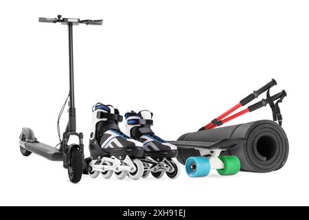 Différents équipements sportifs et trucs isolés sur blanc Banque D'Images