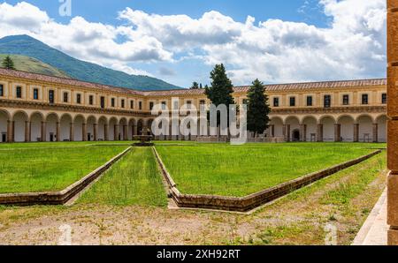 La merveilleuse Certosa di Padula, complexe monastique et site du patrimoine mondial de l'UNESCO dans la province de Salerne, Campanie, Italie. Banque D'Images