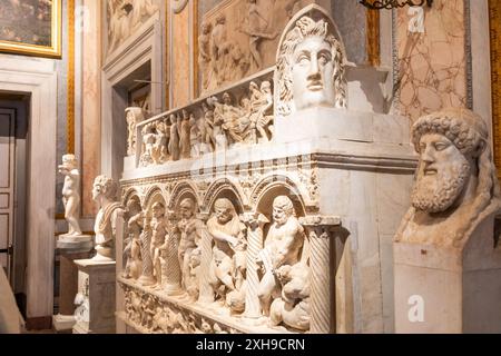 Rome, Italie - 28 décembre 2023 : intérieur du musée Galleria Borghese, personne Banque D'Images