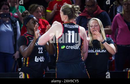 Charleroi, Belgique. 12 juillet 2024. La belge Betty Mununga, la championne belge Emma Meesseman et la belge Julie Allemand ont pris le départ du match amical de basket-ball entre l'équipe nationale belge féminine 'The Belgian Cats' et l'Espagne, vendredi 12 juillet 2024 à Charleroi, en préparation des Jeux Olympiques de 2024. BELGA PHOTO VIRGINIE LEFOUR crédit : Belga News Agency/Alamy Live News Banque D'Images