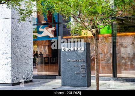 BlackRock, Inc., société américaine d'investissement international, signe de société devant le siège du bâtiment, 50 Hudson Yards, New York City, New York, États-Unis Banque D'Images