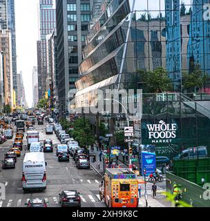 Scène de rue, Tenth Avenue à la 31st Street en regardant au nord, New York City, New York, États-Unis Banque D'Images