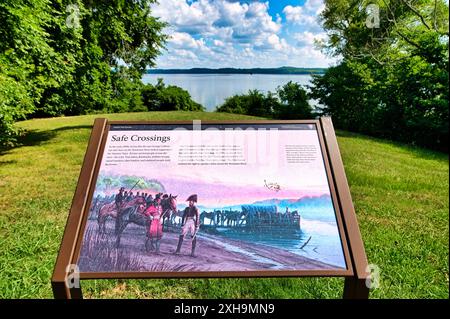 Une plaque commémorant le George Colbert Ferry Crossing surplombe l'endroit où le ferry opérait sur la rivière Tennessee. Il est situé le long du Natchez TR Banque D'Images