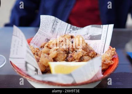 Chipirones fritos (calmars de bébé frit), l'une des tapas les plus typiques Banque D'Images