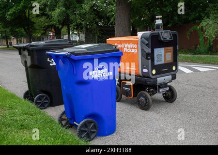 Detroit, Michigan - un robot expérimental et autonome parcourt les rues du quartier de Corktown à Detroit, ramassant les déchets alimentaires qu'il livre Banque D'Images