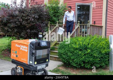 Detroit, Michigan - un robot expérimental et autonome parcourt les rues du quartier de Corktown à Detroit, ramassant les déchets alimentaires qu'il livre Banque D'Images