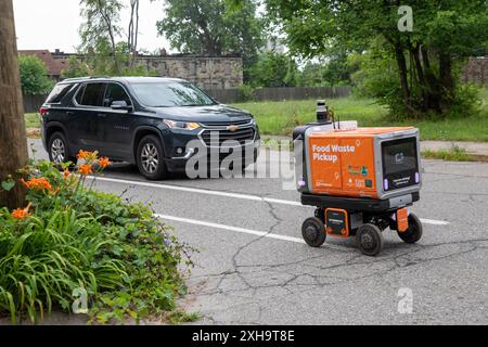 Detroit, Michigan - un robot expérimental et autonome parcourt les rues du quartier de Corktown à Detroit, ramassant les déchets alimentaires qu'il livre Banque D'Images