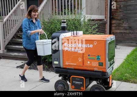 Detroit, Michigan - un robot expérimental et autonome parcourt les rues du quartier de Corktown à Detroit, ramassant les déchets alimentaires qu'il livre Banque D'Images