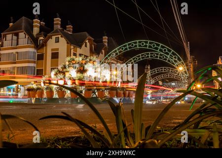 Lumières de nuit dans la ville de Gramado, Gramado, Rio Grande do Sul, Brésil Banque D'Images