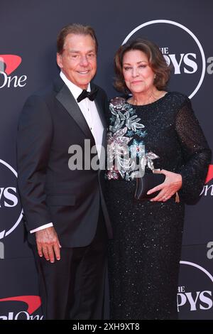 Nick Saban et Terry Saban assistent aux ESPY Awards 2024 au Dolby Theatre le 11 juillet 2024 à Hollywood, Californie. Photo : Crash/imageSPACE crédit : Imagespace/Alamy Live News Banque D'Images