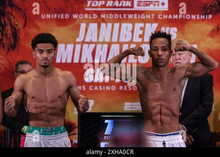 12 juillet 2024 : Jonathan Lopez et Leonardo Padilla s'affrontent lors de pesées avant leur combat contre les poids plume le 13 juillet au Pearl concert Theater au Palms Casino Resort à Las Vegas le 12 juillet 2024 à Las Vegas, Nevada. Christopher Trim/CSM. Banque D'Images