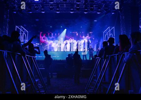 Derby, UK, 12/07/2024, Singer Becky Hill aux Summer sessions in Derby on Markeaton Park Credit : Paul Smith/Alamy Live News Banque D'Images