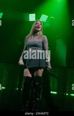 Derby, UK, 12/07/2024, Singer Becky Hill aux Summer sessions in Derby on Markeaton Park Credit : Paul Smith/Alamy Live News Banque D'Images