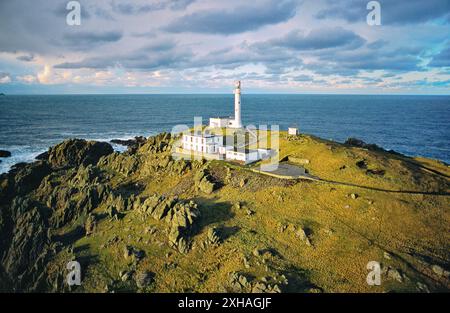 Vue aérienne du phare d'Inishtrahull sur l'île d'Inishtrahull au nord de Malin Head, comté de Donegal, Irlande Banque D'Images