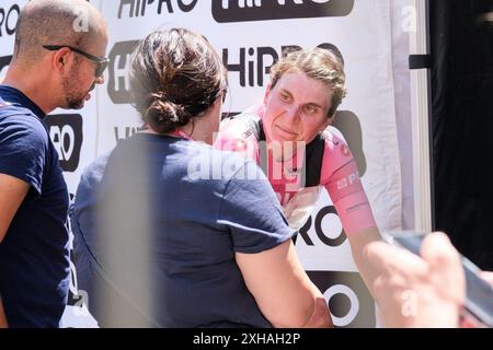 Chieti, Italie. 12 juillet 2024. ELISA Longo Borghini d'Italie et Lidl Trek Team avec maillot de leader rose vus lors de l'étape 6 du Giro d'Italia Women 2024 au Corso Marrucino. Crédit : SOPA images Limited/Alamy Live News Banque D'Images