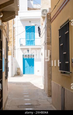 Le centre-ville, connu sous le nom de Kasbah avec des éléments d'architecture arabe. Mazara del Vallo, Trapani, Sicile, Italie, Europe. Banque D'Images