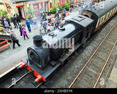 Sur le chemin de fer à vapeur patrimonial de Lakeside et Haverthwaite, « Princess » attend sur le quai de Haverthwaite pour prendre son train jusqu’à Lakeside Banque D'Images