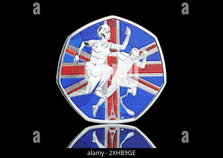 Une pièce de 50p libérée par la monnaie royale pour célébrer l'équipe GB et les Jeux paralympiques participant aux Jeux Olympiques de Paris 2024 Banque D'Images
