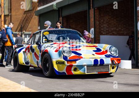 Porsche 911 RSR 1974, exposée lors de l'April Scramble qui s'est tenue au Bicester Heritage Centre le 21 avril 2024. Banque D'Images