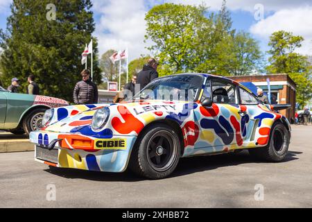 Porsche 911 RSR 1974, exposée lors de l'April Scramble qui s'est tenue au Bicester Heritage Centre le 21 avril 2024. Banque D'Images