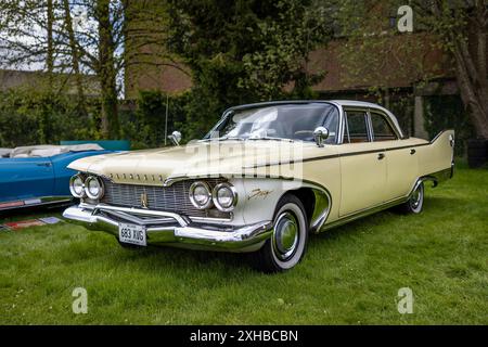 1960 Plymouth Fury, exposé au April Scramble qui s'est tenu au Bicester Heritage Centre le 21 avril 2024. Banque D'Images