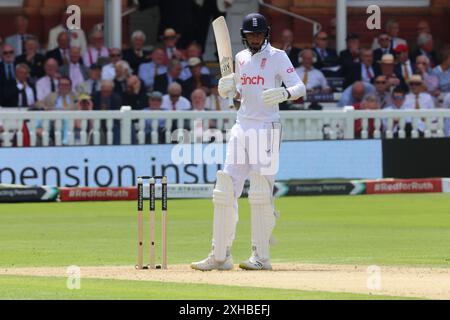 LONDRES, Royaume-Uni, JULY11 : le Shoaib Bashir (Somerset) de l'Angleterre en action lors du test de Rothesay, son test Day 2 of 5, entre l'Angleterre et les Antilles au Lord's Cricket Ground, Londres, le 11 juillet 2024 Banque D'Images