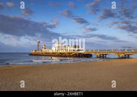 Plage et jetée de Bournemouth dans le Dorset, Angleterre, Royaume-Uni Banque D'Images