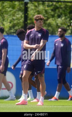 L'anglais John Stones lors d'une séance d'entraînement au Spa & Golf Resort Weimarer Land à Blankenhain, en Allemagne, avant la finale de l'UEFA Euro 2024 entre l'Espagne et l'Angleterre dimanche. Date de la photo : samedi 13 juillet 2024. Banque D'Images