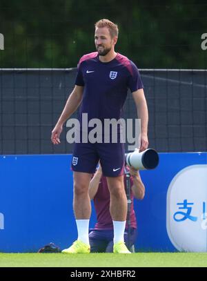 Harry Kane de l'Angleterre lors d'une séance d'entraînement au Spa & Golf Resort Weimarer Land à Blankenhain, en Allemagne, en prévision de la finale de l'UEFA Euro 2024 entre l'Espagne et l'Angleterre dimanche. Date de la photo : samedi 13 juillet 2024. Banque D'Images