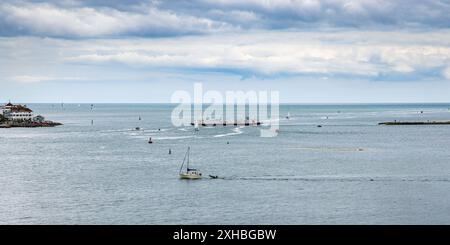 Studland à Sandbanks Chain Ferry en route vers Sandbanks, Poole, Dorset, Royaume-Uni Banque D'Images