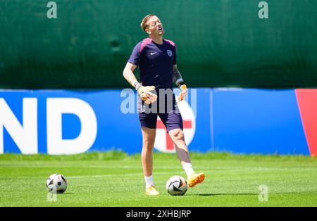 Blankenhain, Allemagne. 13 juillet 2024. Soccer : Championnat d'Europe, avant la finale Espagne - Angleterre, entraînement final Angleterre, au Spa & Golf Resort Weimarer Land, le gardien de but anglais Jordan Pickford est sur le terrain d'entraînement. Crédit : Robert Michael/dpa/Alamy Live News Banque D'Images