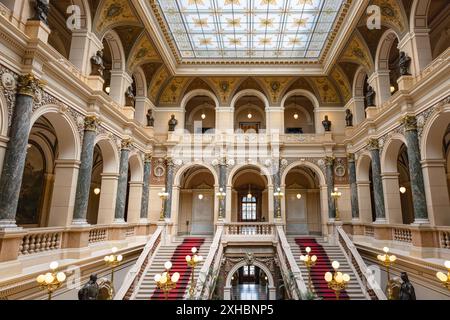 Prague, République tchèque - 26 mai 2024 : à l'intérieur du Musée national de Prague, un musée public dédié à la collection scientifique et historique naturelle Banque D'Images