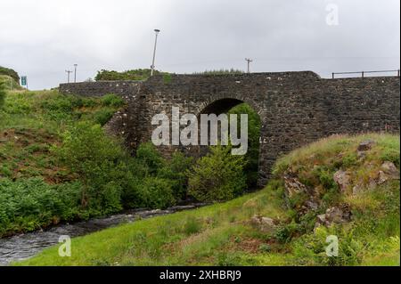 Highlands écossais, Écosse, 2024 Pont du village de Duirinish construit par Thomas Telford Banque D'Images