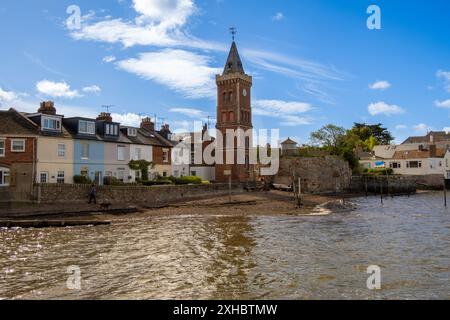 Chalets de pêche et Peters Tower à Lympstone, Devon, Royaume-Uni Banque D'Images