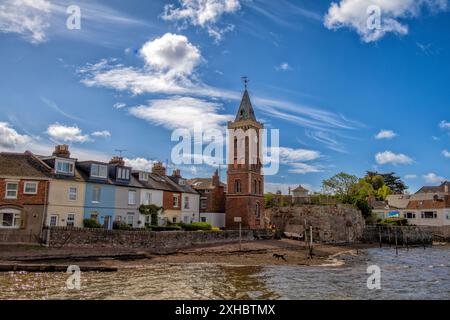 Chalets de pêche et Peters Tower à Lympstone, Devon, Royaume-Uni Banque D'Images