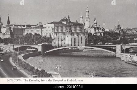 Carte de Noël vintage / photo de l'ambassade de Russie à Londres, du Kremlin, du quai de Kropotkin, Moscou, Russie, années 1950? Banque D'Images