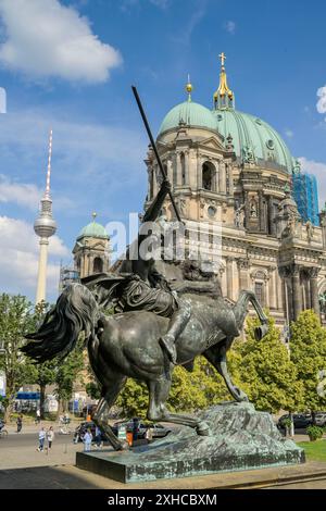 Amazone zu Pferde, Berliner Dom, Lustgarten, Mitte, Berlin, Deutschland Banque D'Images